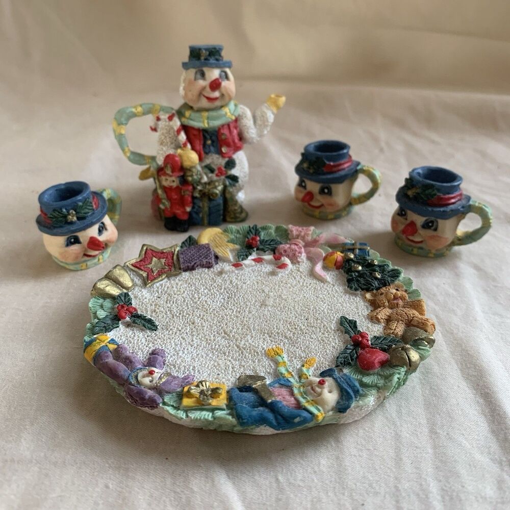 Vintage Mini-figurine Tea Set Teapot 3 Cups, 1 Pot And Tray Resin, Christmas